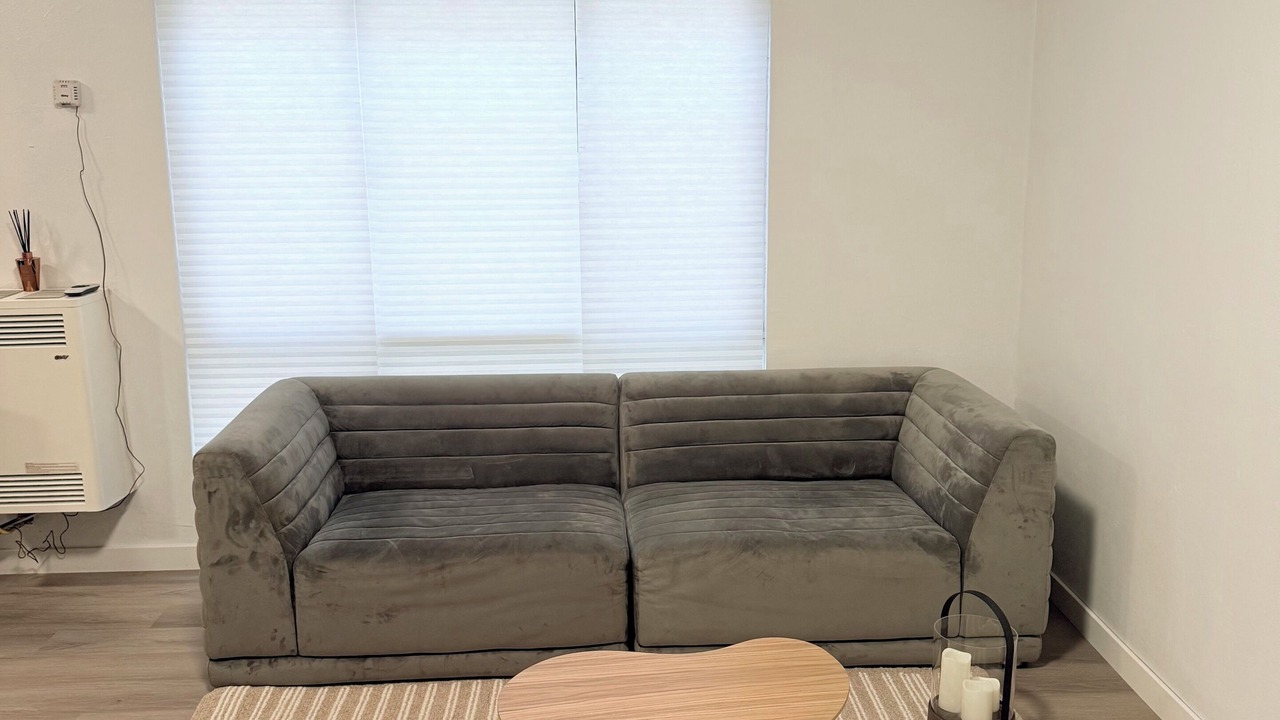 Photo of Livingroom in Wilshire Center