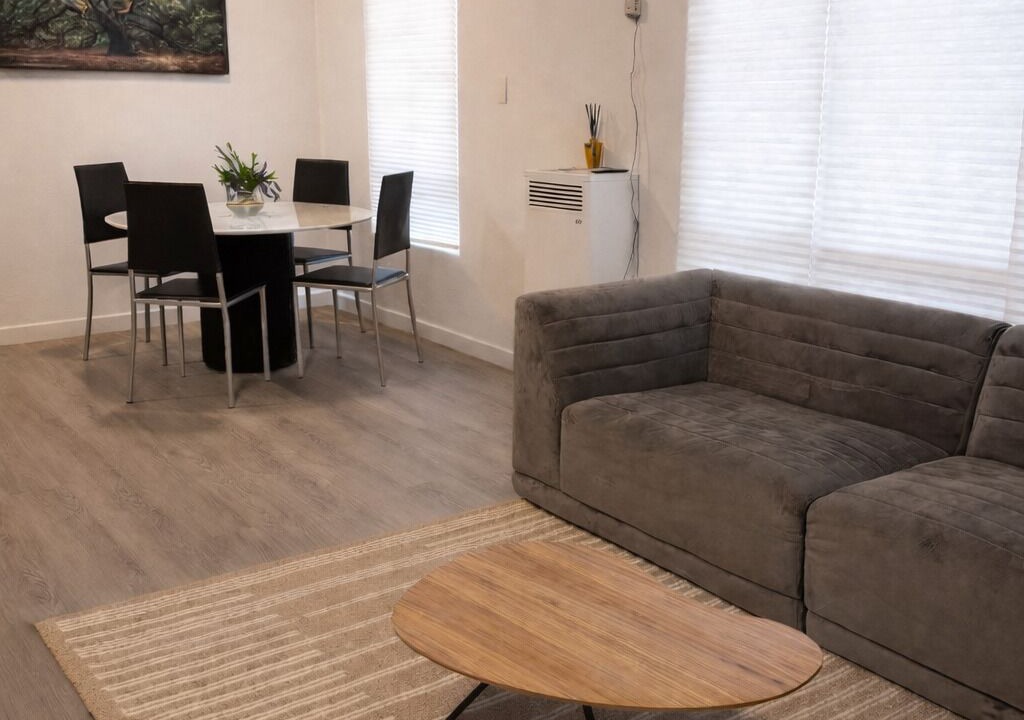 Photo of Livingroom in Wilshire Center