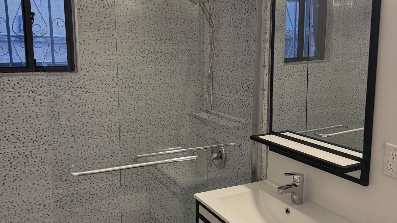 Photo of Bathroom in Wilshire Center
