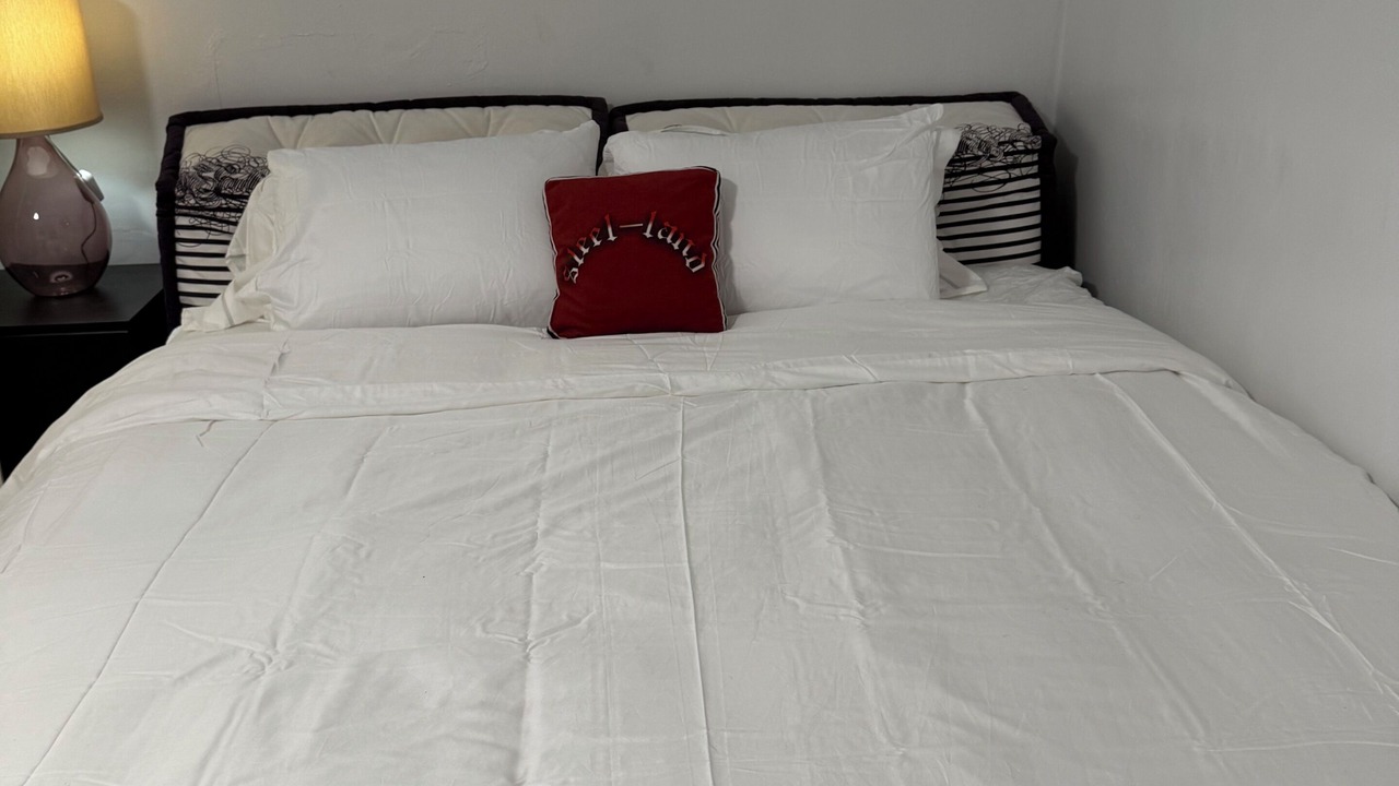 Photo of Bedroom in Wilshire Center