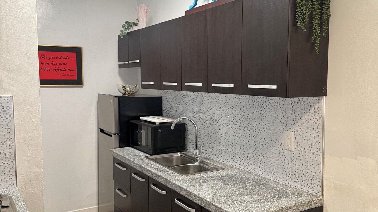 Photo of Kitchen in Wilshire Center