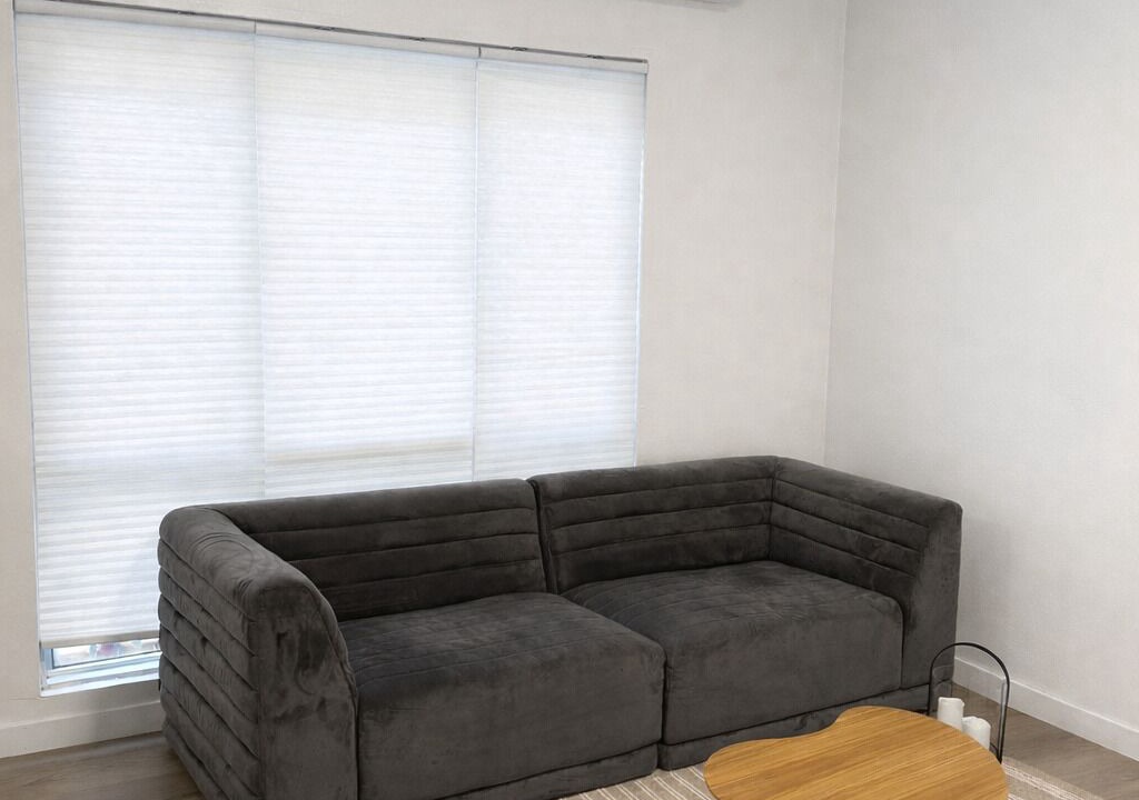 Photo of Livingroom in Wilshire Center