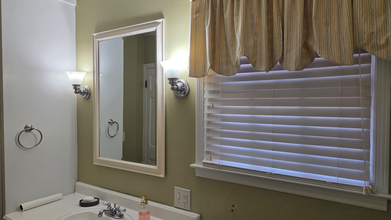 Photo of Bathroom in Loris