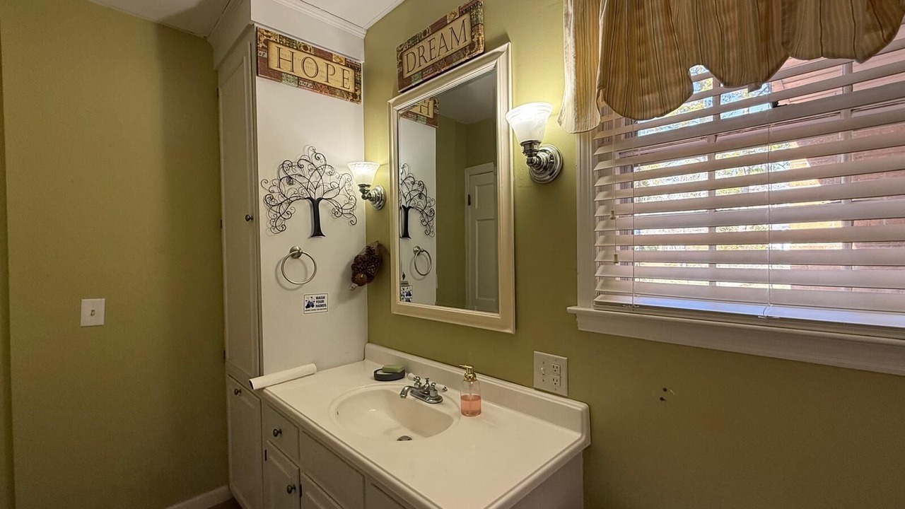 Photo of Bathroom in Loris