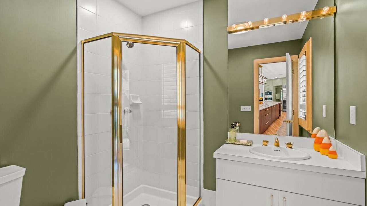 Photo of Bathroom in New Irving Park