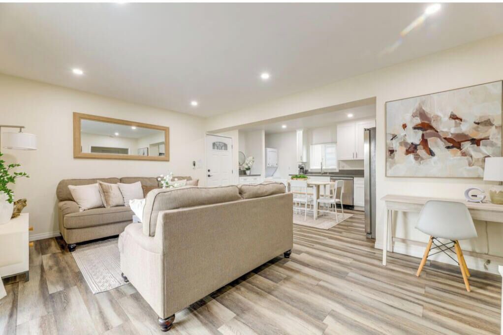 Photo of Livingroom in West Los Angeles