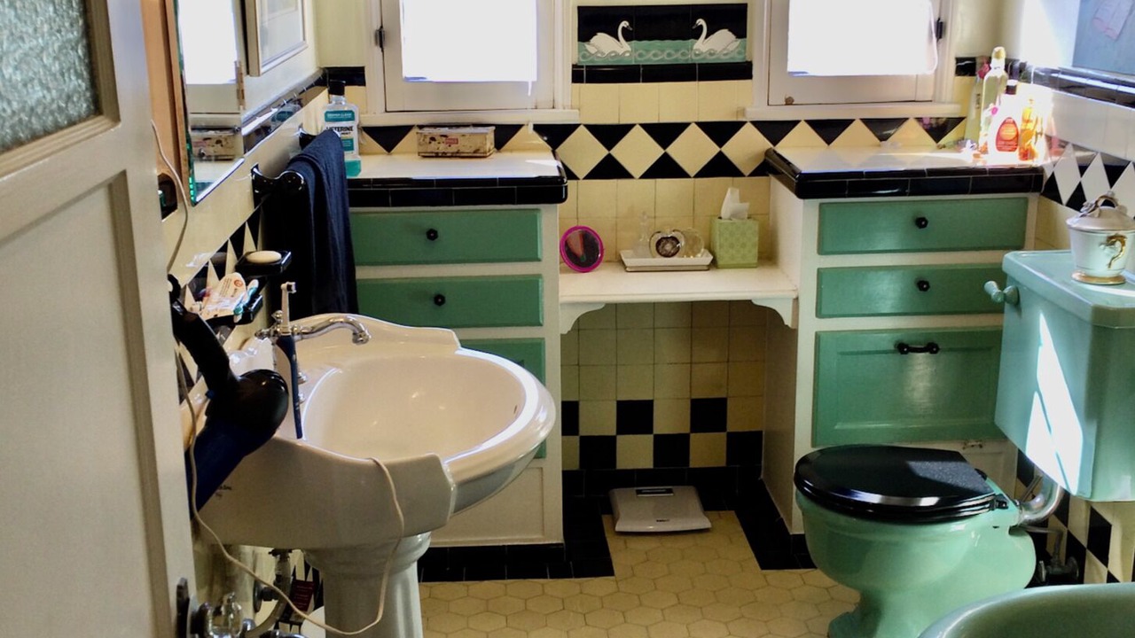 Photo of Bathroom in Mid-Wilshire