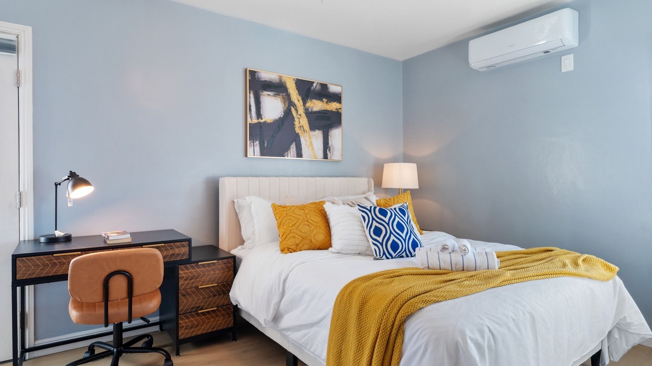 Photo of Bedroom in East Pasadena