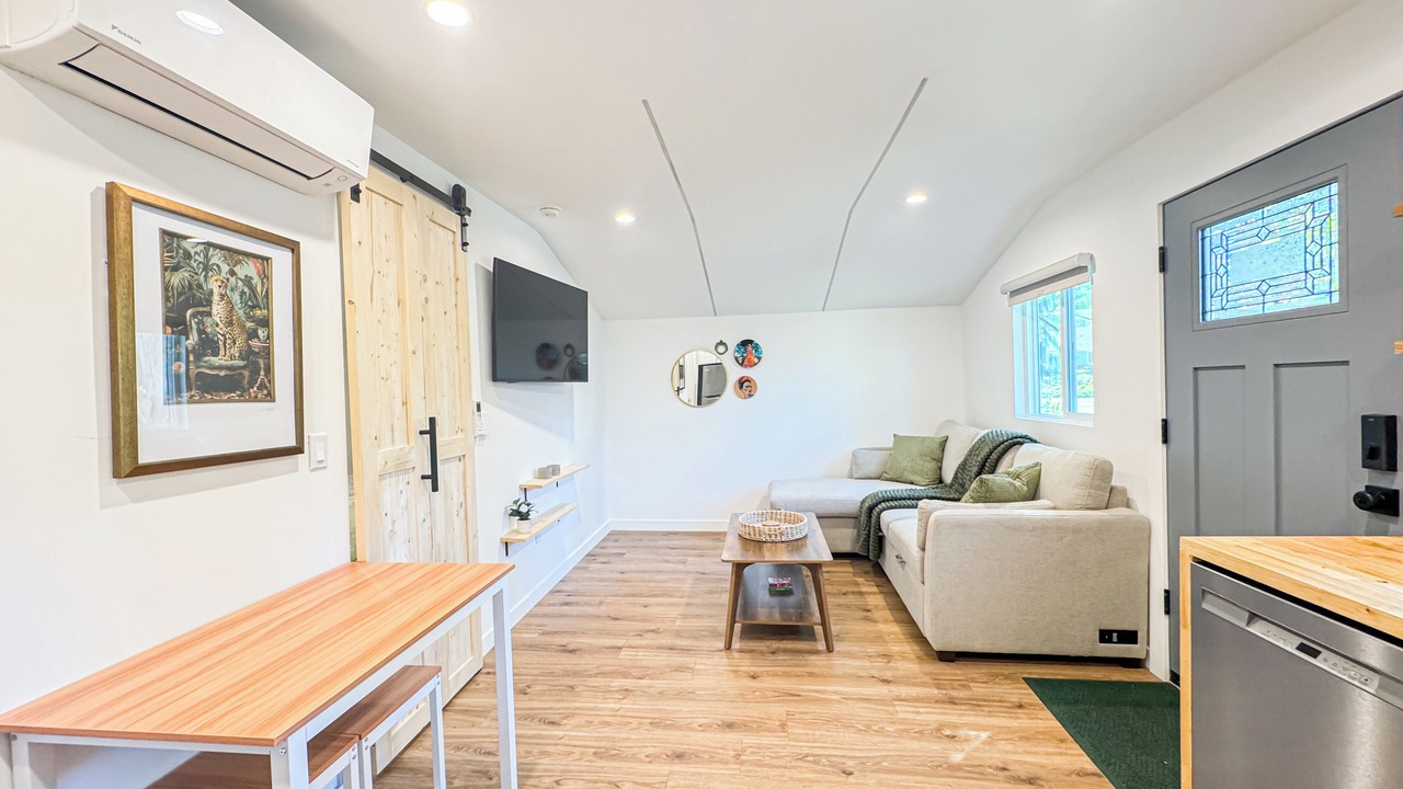 Photo of Livingroom in Woodland Hills