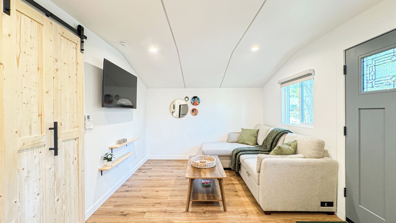 Photo of Livingroom in Woodland Hills