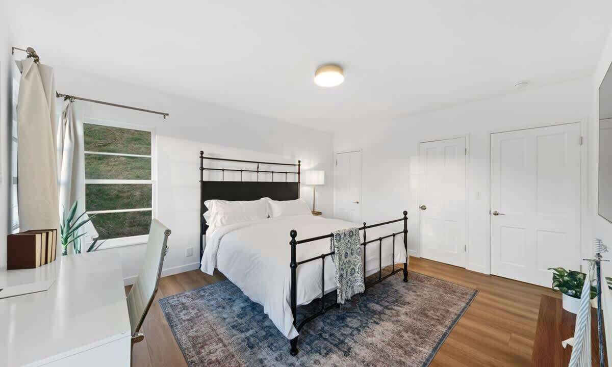 Photo of Bedroom in Eastern Malibu