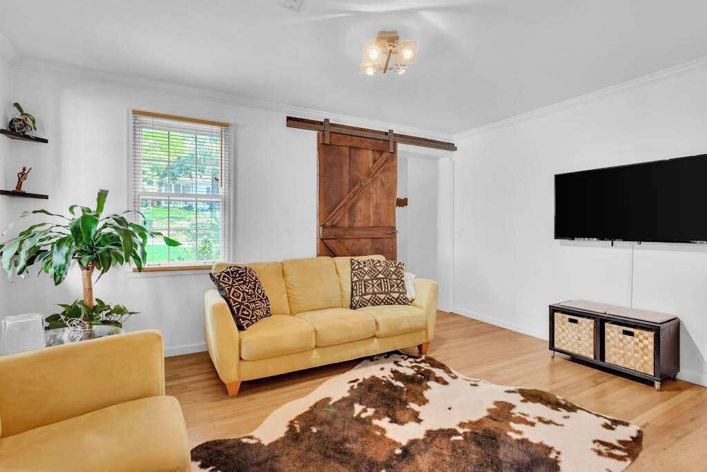 Photo of Livingroom in Loring Heights