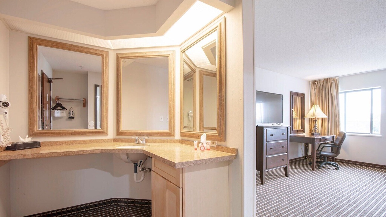 Photo of Bathroom in Greater Greenspoint