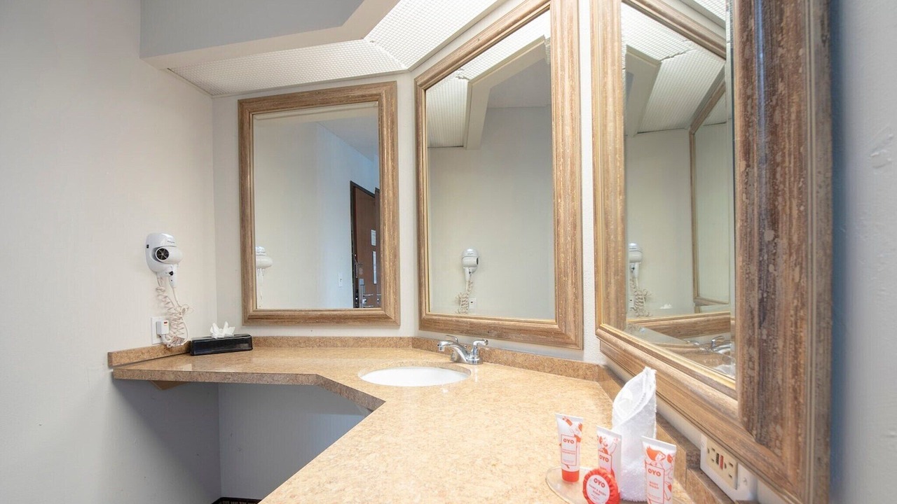 Photo of Bathroom in Greater Greenspoint