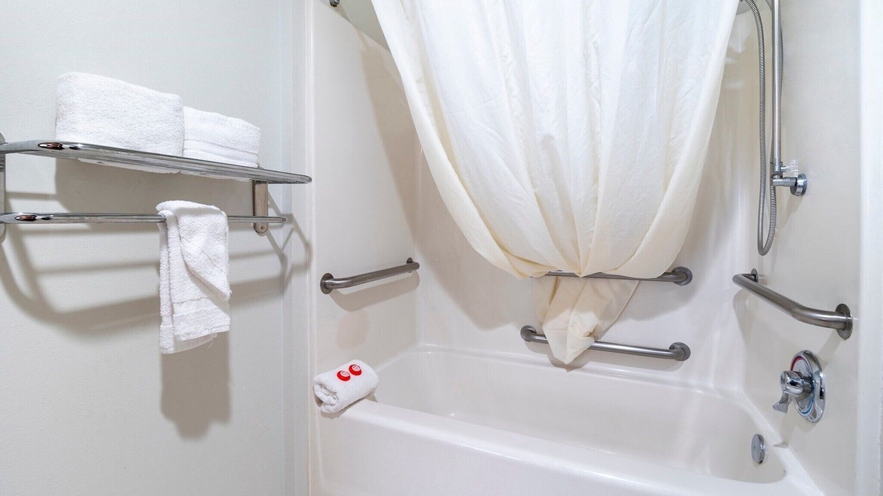 Photo of Bathroom in Greater Greenspoint