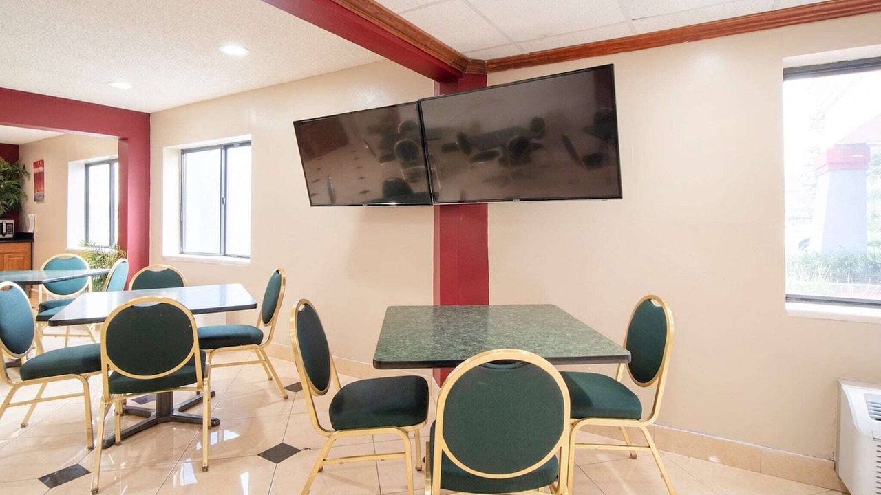 Photo of Livingroom in Greater Greenspoint
