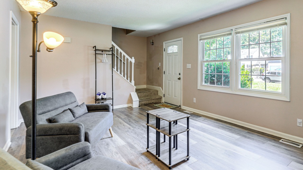 Photo of Livingroom in Jacksonville