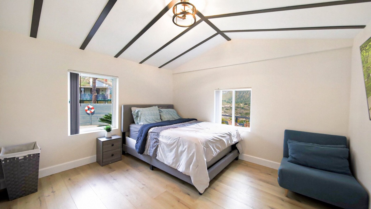 Photo of Bedroom in Sunland-Tujunga