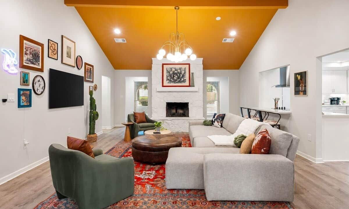 Photo of Livingroom in Spring