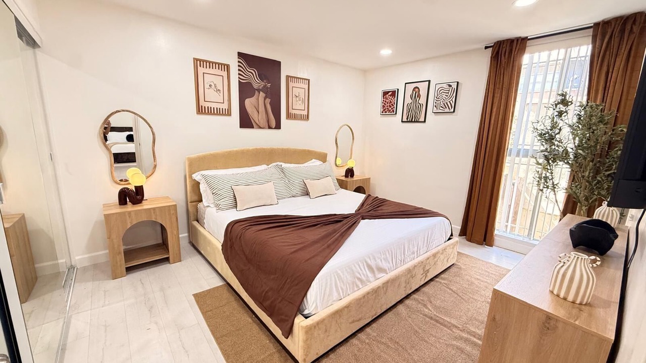 Photo of Bedroom in Pico - Robertson