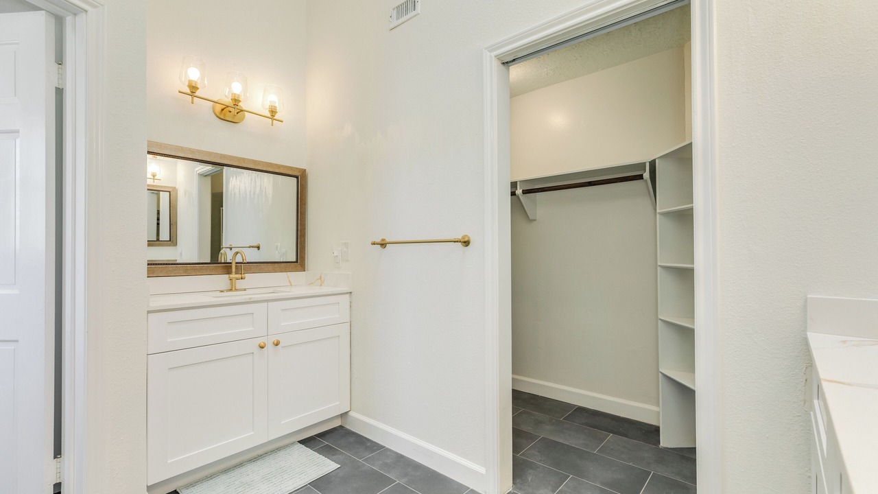 Photo of Bathroom in Pirates Beach
