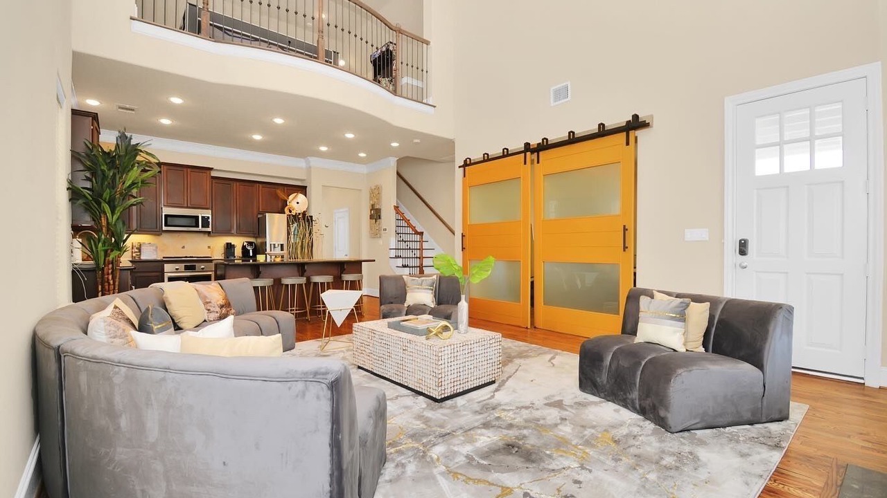 Photo of Livingroom in Spring Branch Central