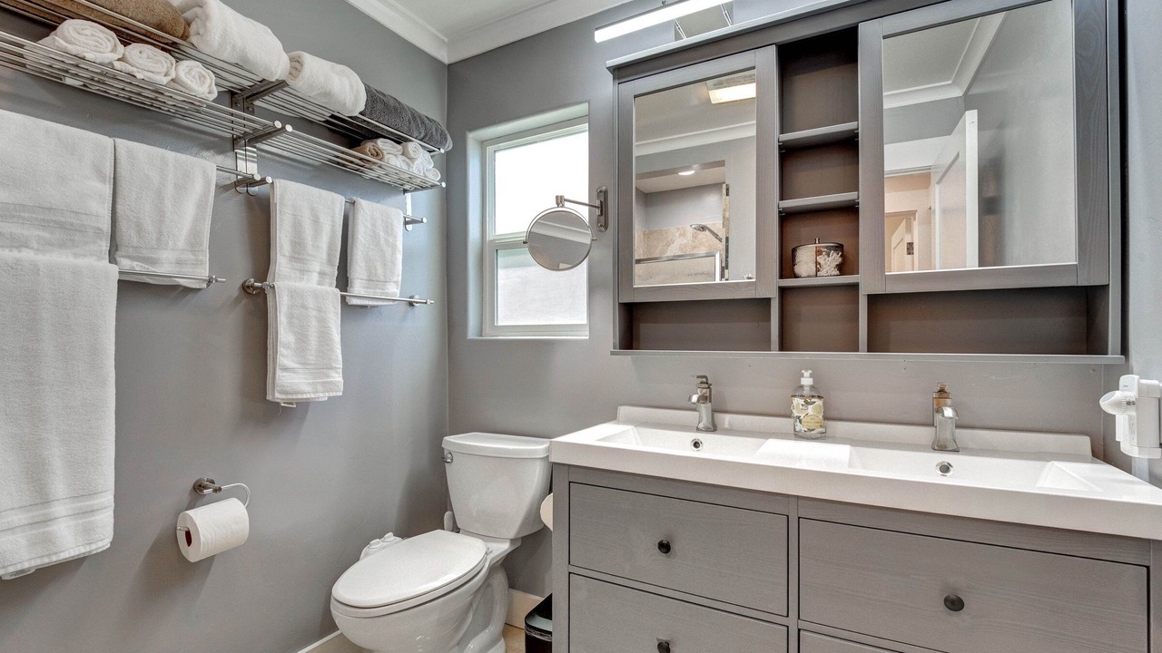 Photo of Bathroom in Thousand Oaks