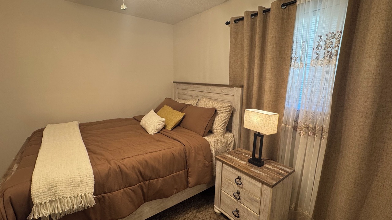 Photo of Bedroom in Raisin
