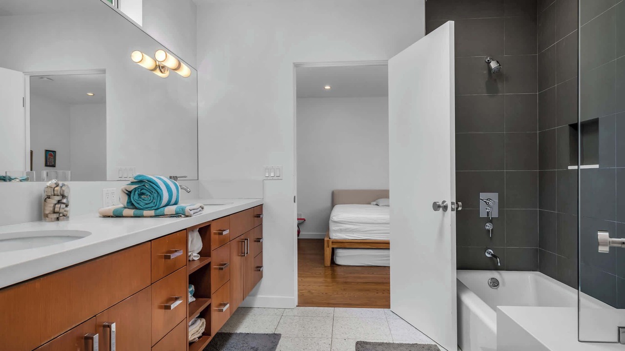 Photo of Bathroom in Mar Vista