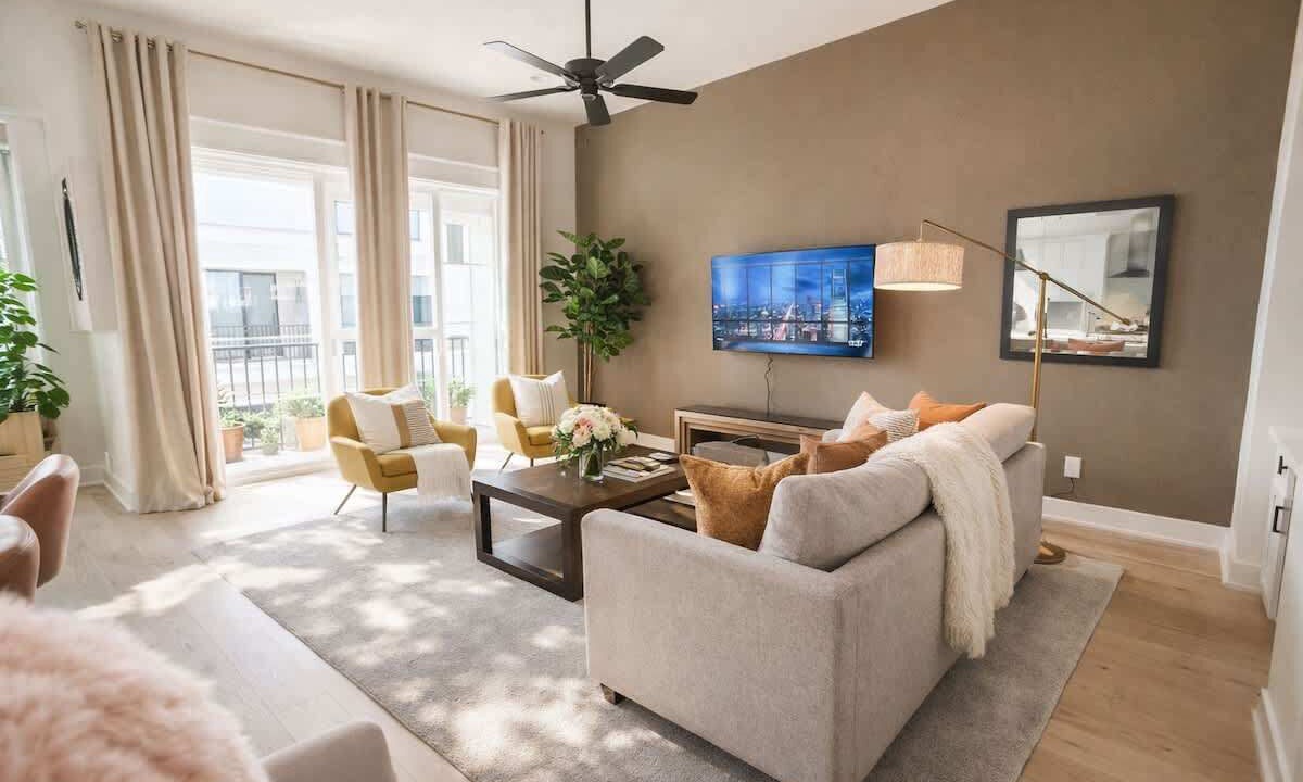 Photo of Livingroom in Spring Branch Central
