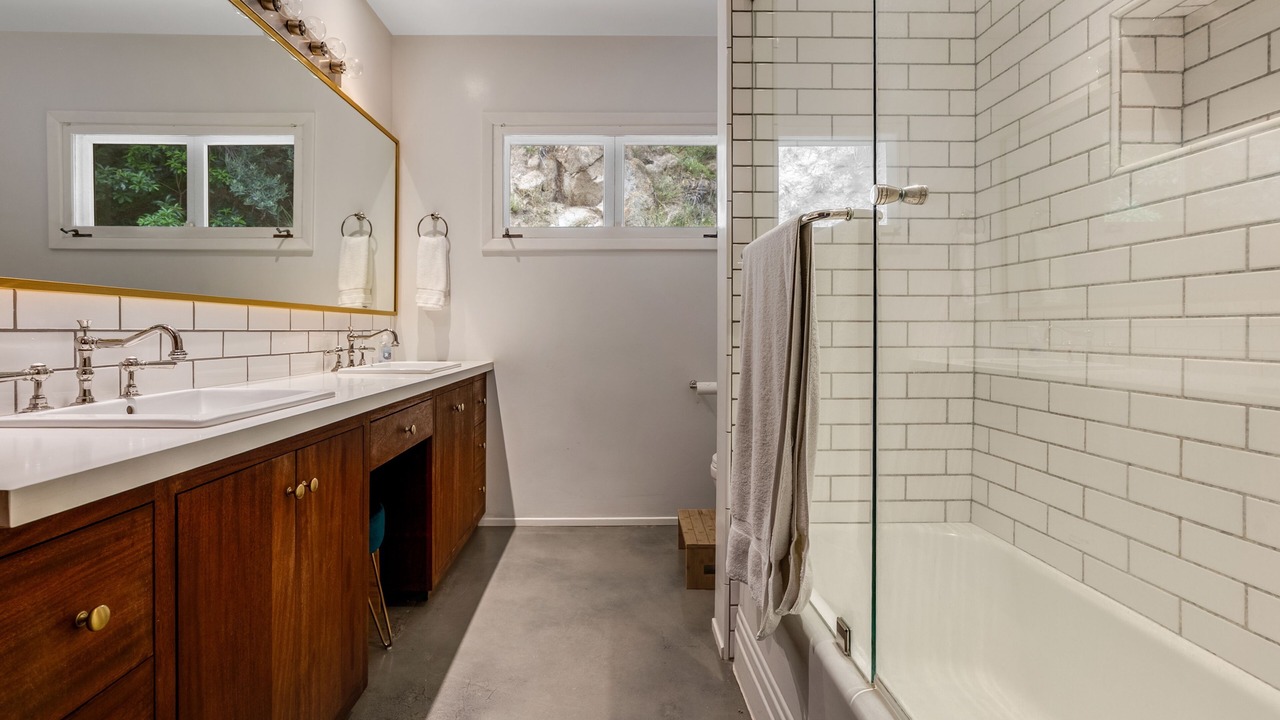 Photo of Bathroom in North Arroyo