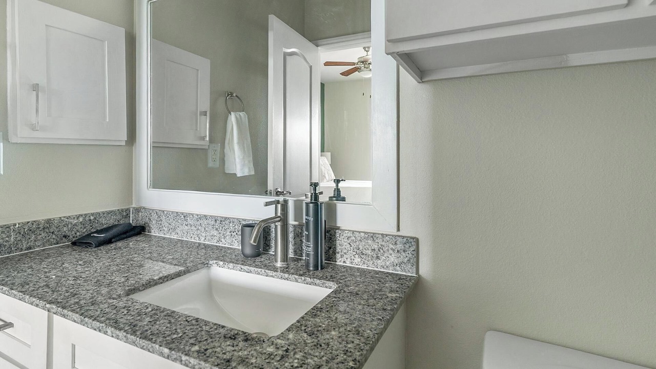 Photo of Bathroom in FM 1960