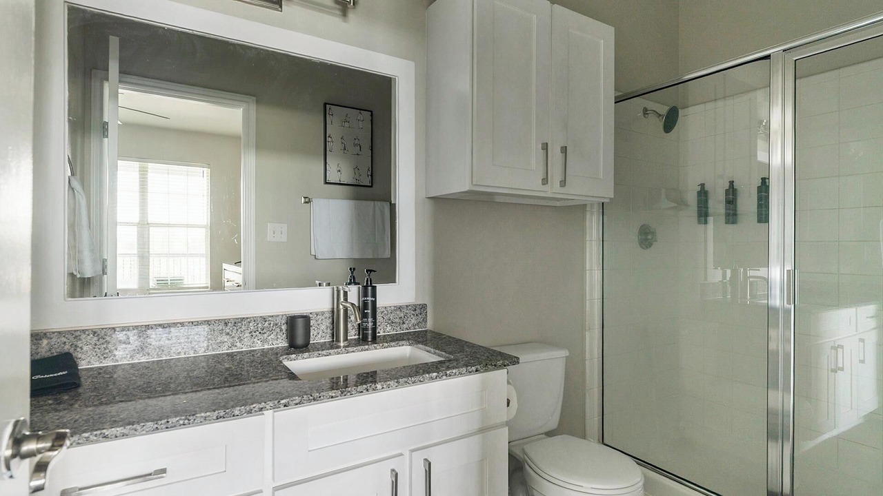 Photo of Bathroom in FM 1960