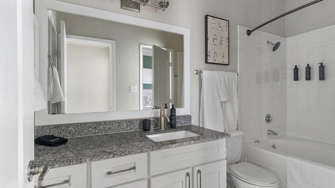 Photo of Bathroom in FM 1960