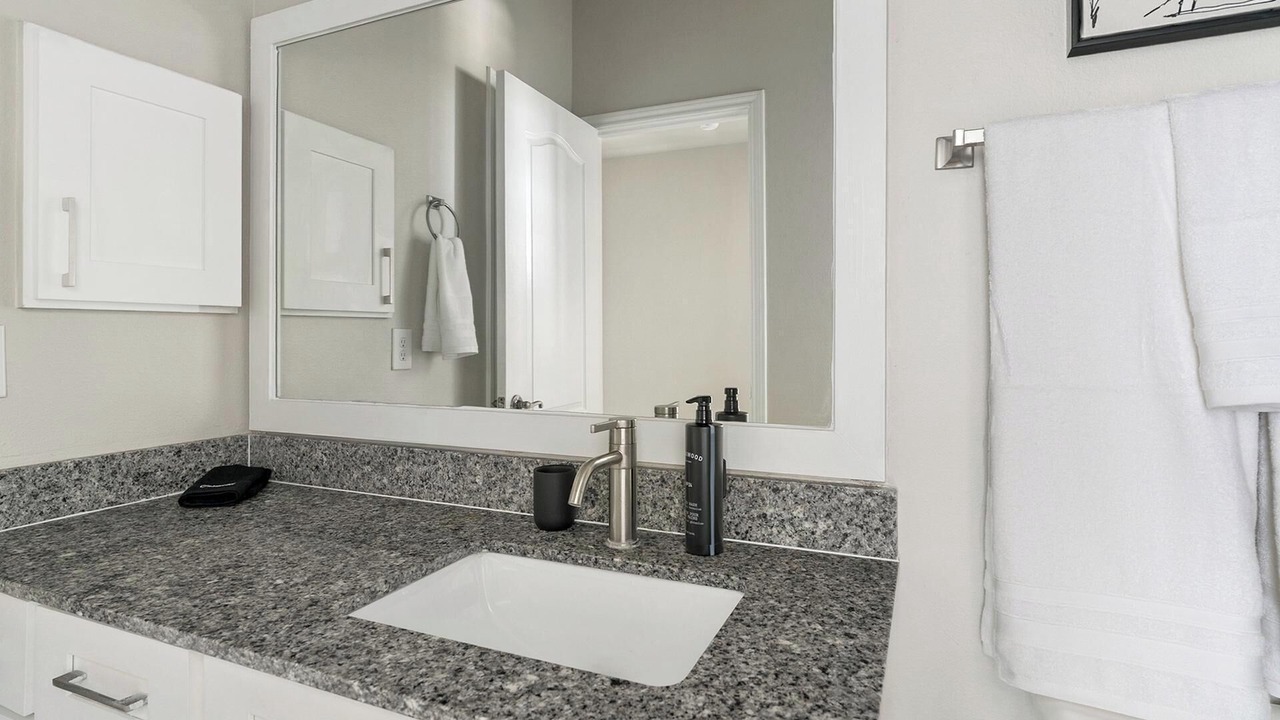 Photo of Bathroom in FM 1960