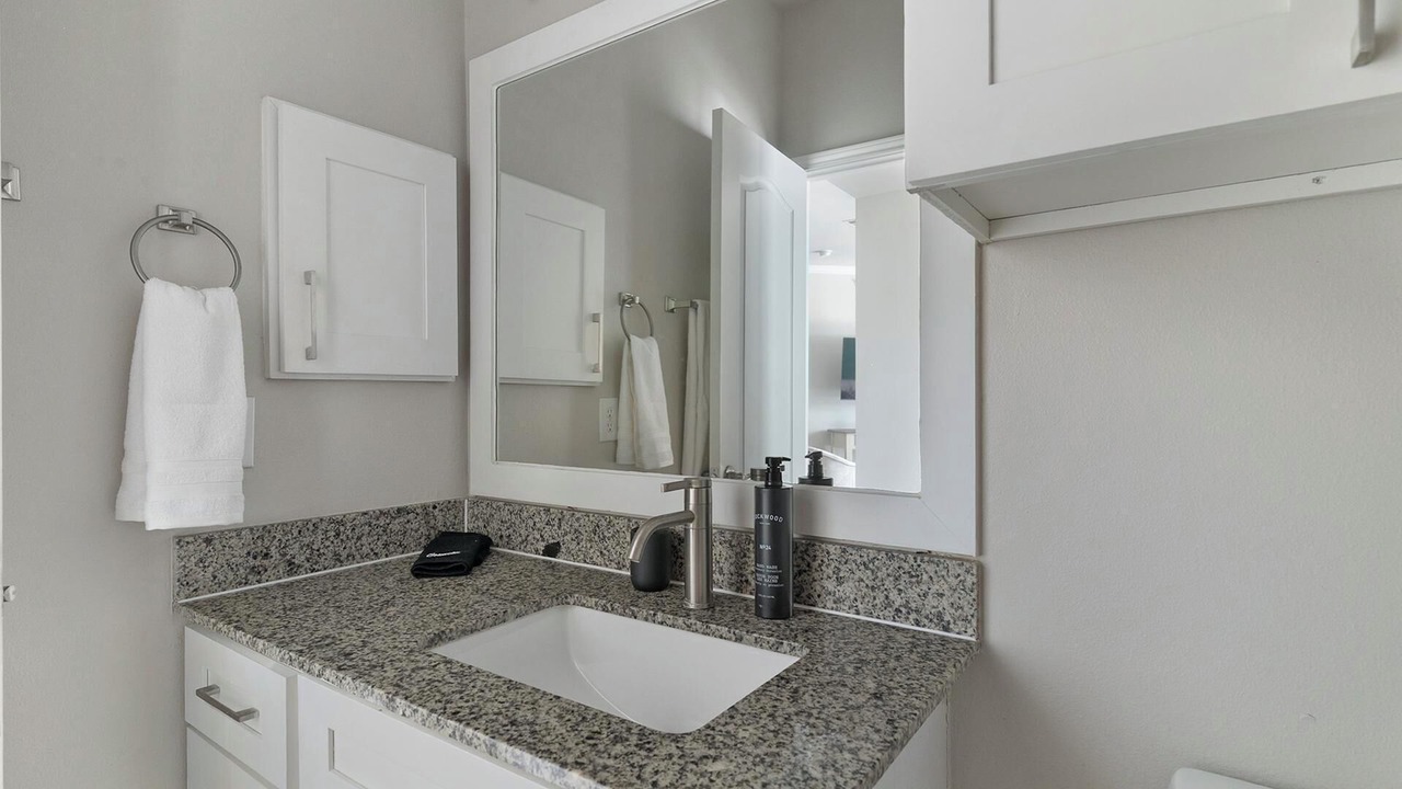 Photo of Bathroom in FM 1960