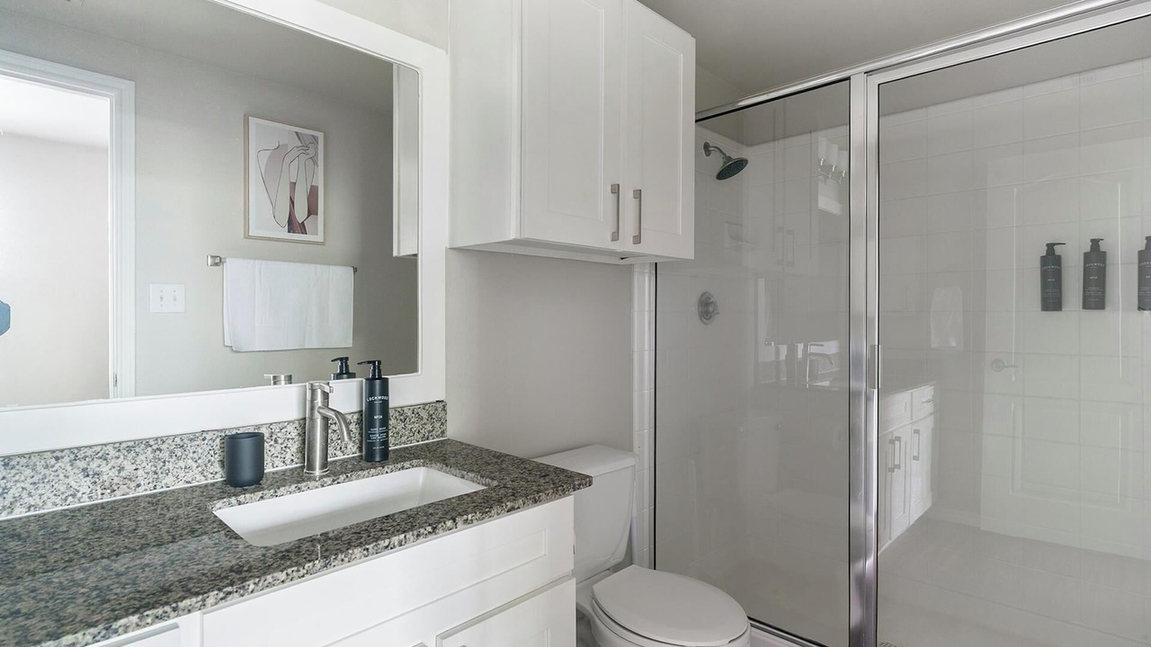 Photo of Bathroom in FM 1960