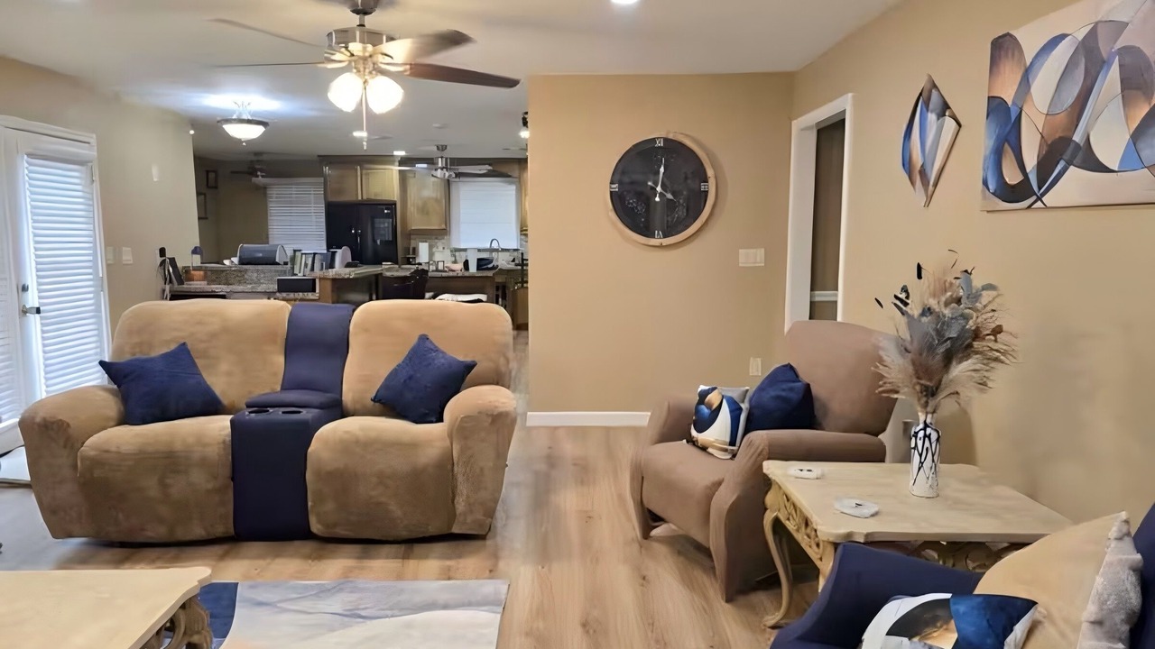 Photo of Livingroom in North Shore
