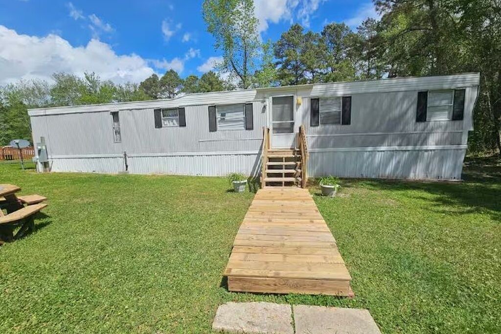 Photo of Outdoor in Maple Hill