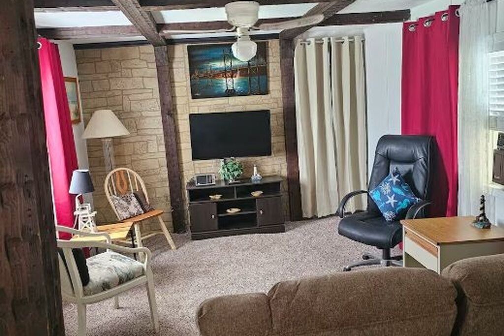 Photo of Livingroom in Maple Hill