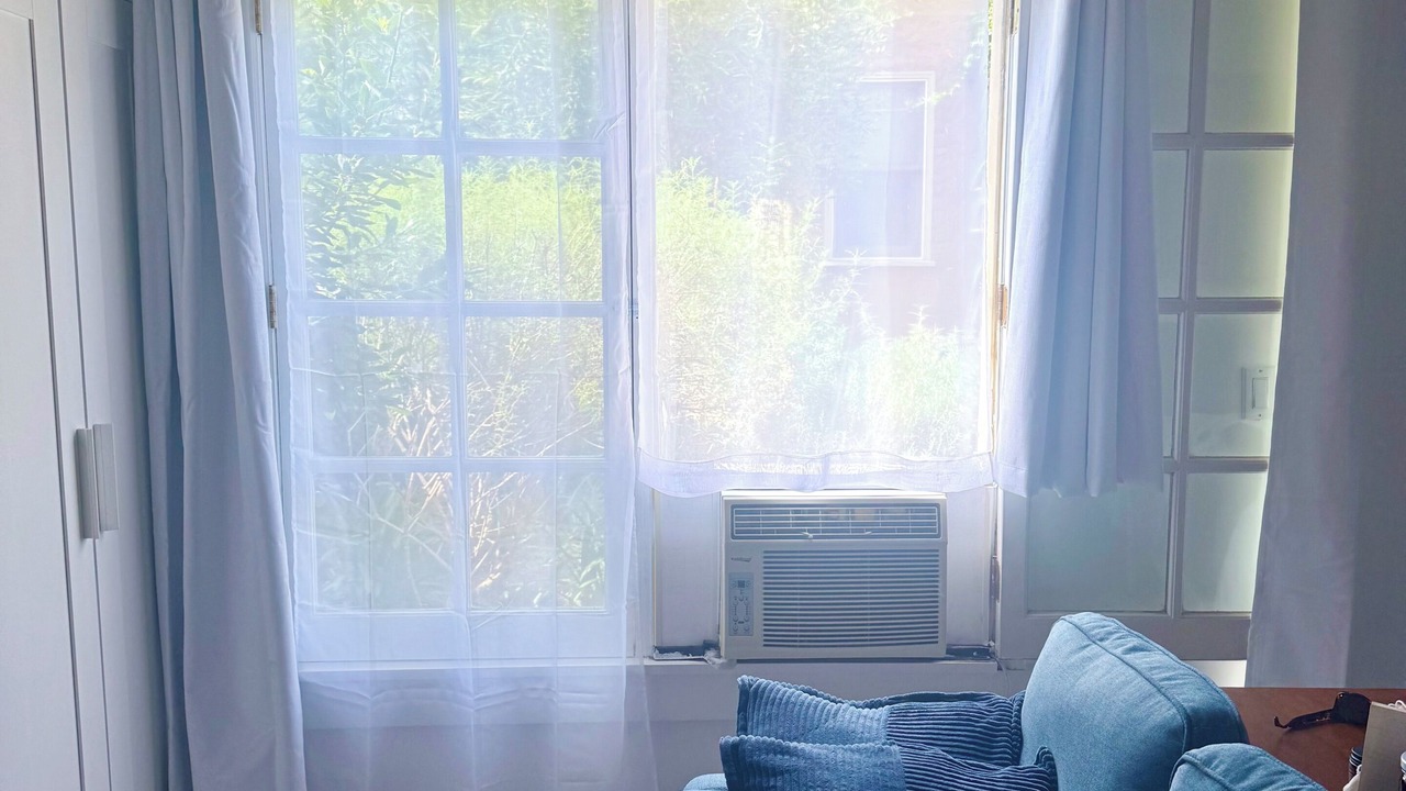 Photo of Livingroom in Mid-Wilshire