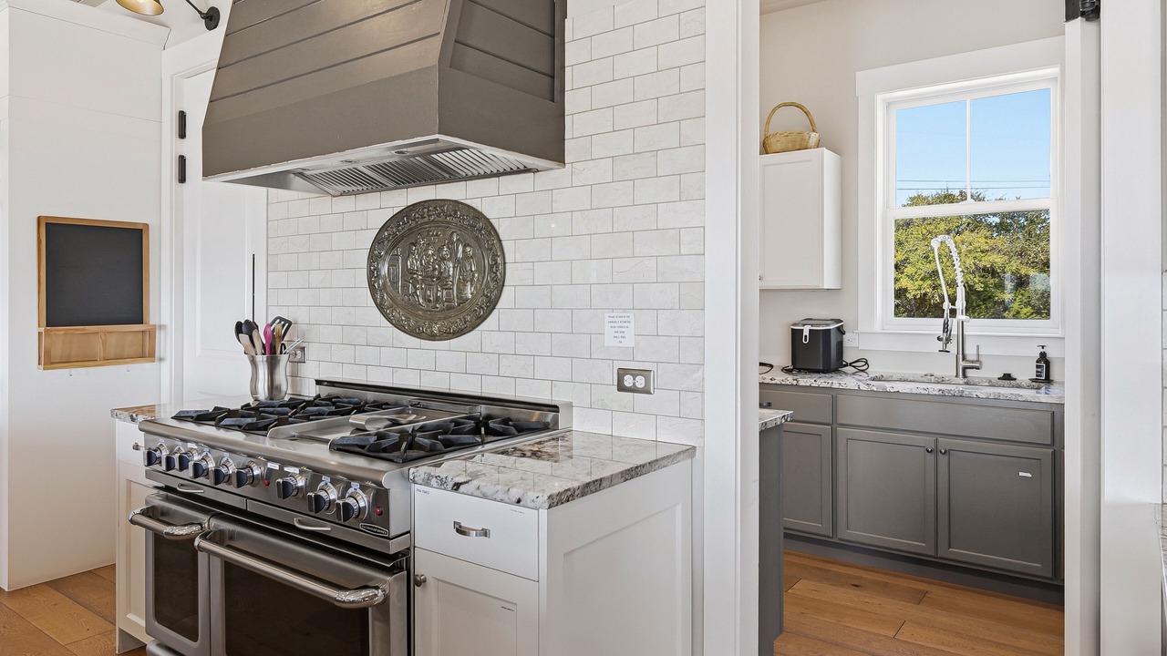 Photo of Kitchen in Canyon Lake