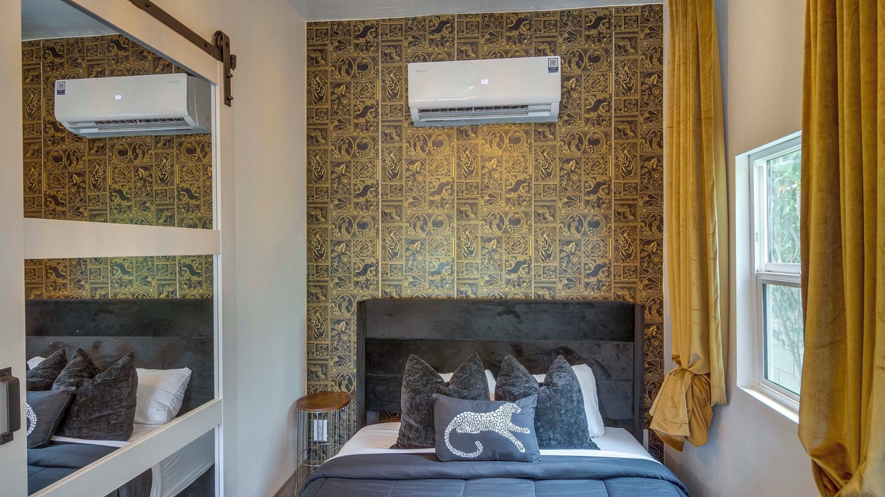 Photo of Bedroom in Valley Glen