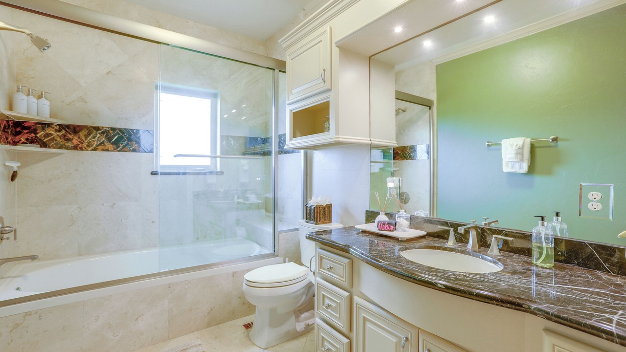Photo of Bathroom in El Lago