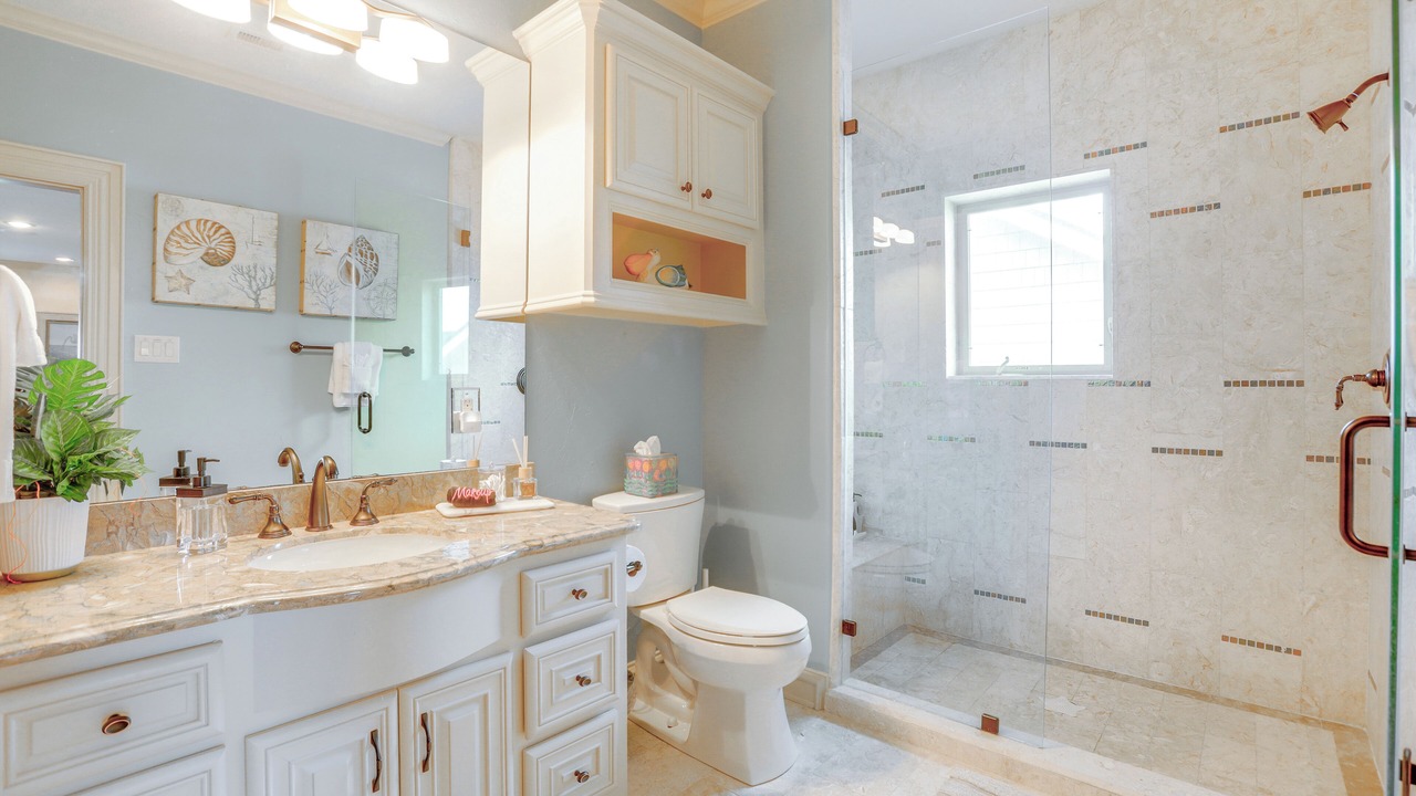 Photo of Bathroom in El Lago