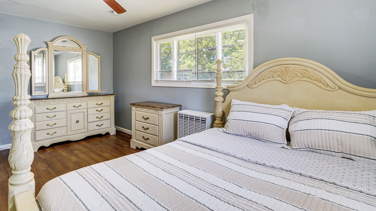 Photo of Bedroom in Oak Park
