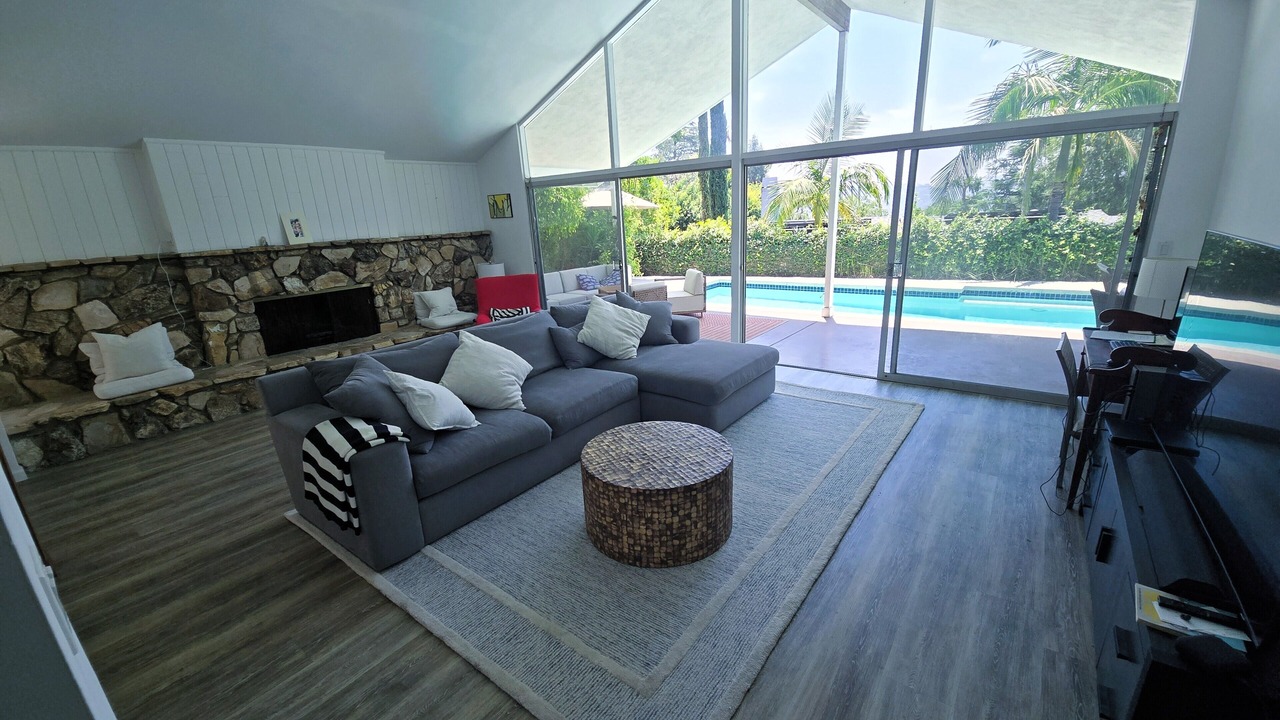 Photo of Livingroom in La Canada Flintridge
