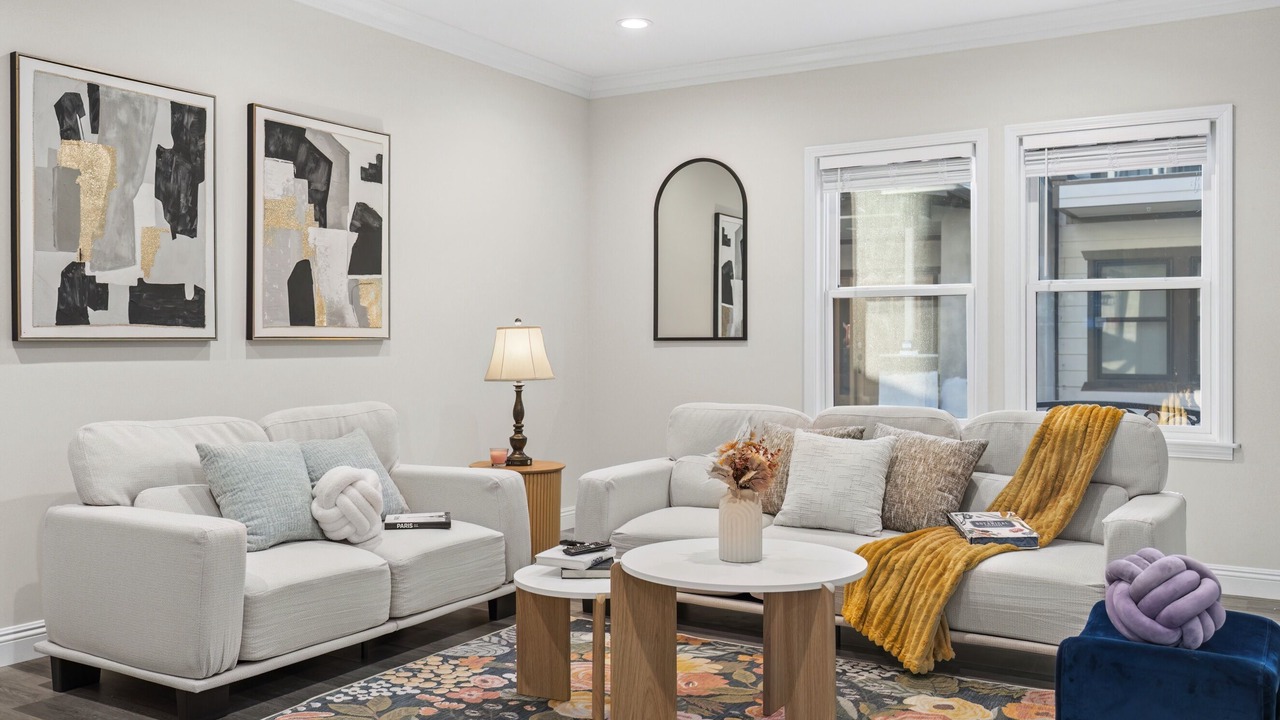 Photo of Livingroom in North Central