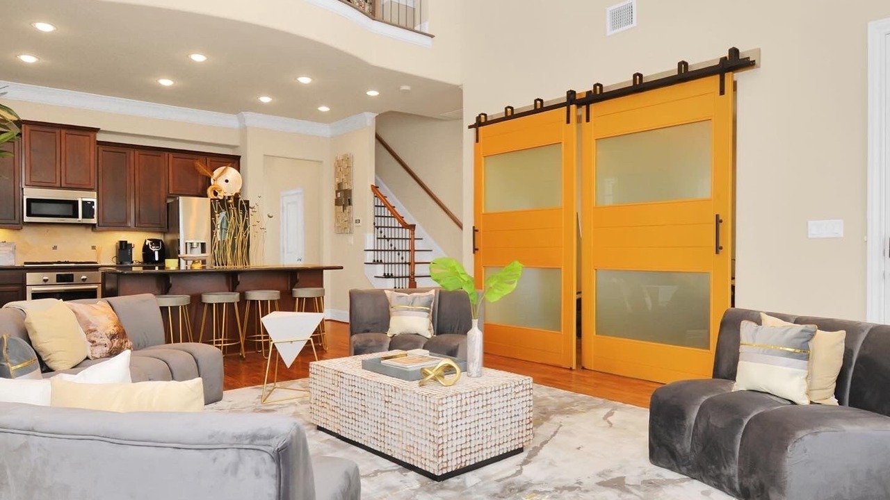 Photo of Livingroom in Spring Branch Central