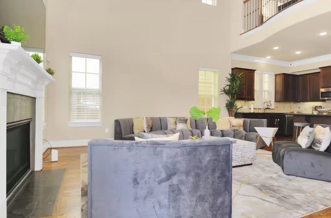 Photo of Livingroom in Spring Branch Central